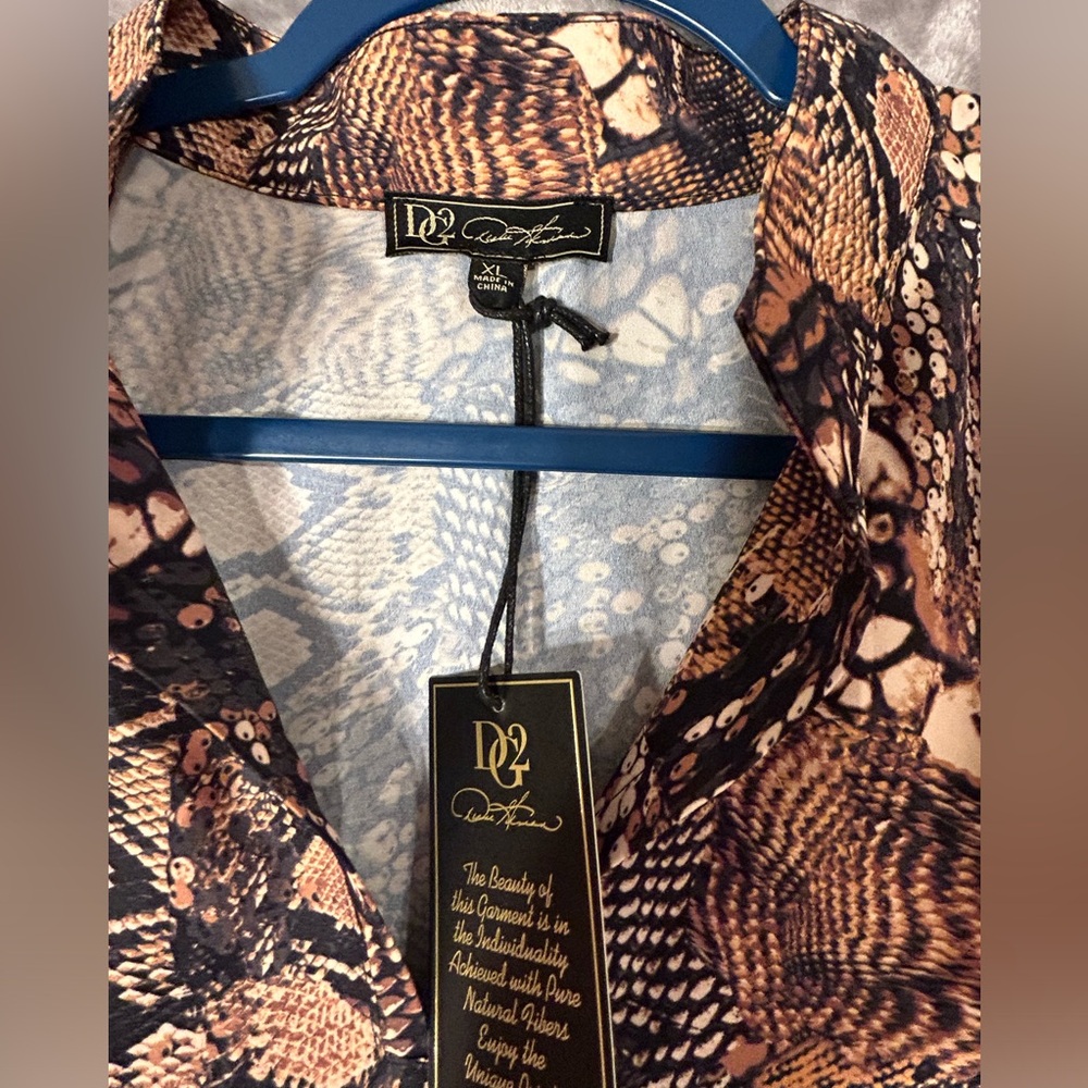 NWT Women’s DG2 by Diane Gilman Reptile Print Long Sleeve Blouse size XL - Picture 2 of 5